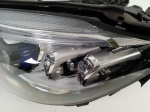 Mercedes Benz C-Class 205 (2014–2021) Esituli A2059061506 - 3