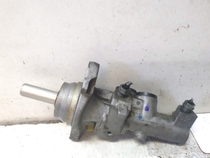 Volkswagen Jetta (2010–2017) Brake master cylinder 5650 - 2
