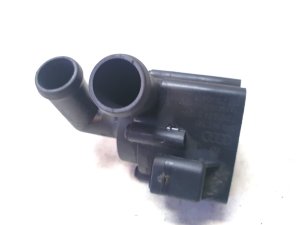 Volkswagen Jetta (2010–2017) Auxiliary water pump 5N0965561 - 4
