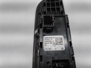 Peugeot 308 III (2021–2026) Fensterheberschalter vorne 10516241 - 4