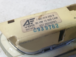 Volkswagen Sharan (1995–2010) Salongi kell 7M0919203B - 4