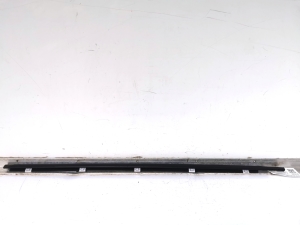 Baguette extérieure de vitre de porte avant - 82210G3000