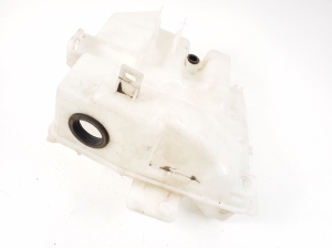 Mitsubishi Outlander (2012–2021) Front washer fluid reservoir 8260A276 - 2