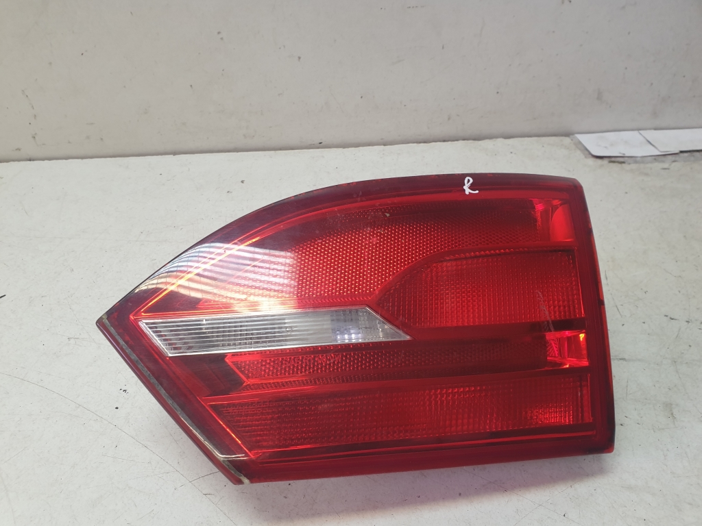 Volkswagen Jetta (2010–2017) Tagatuli tagaluugil Volkswagen Jetta (2010–2017) Tagatuli tagaluugil