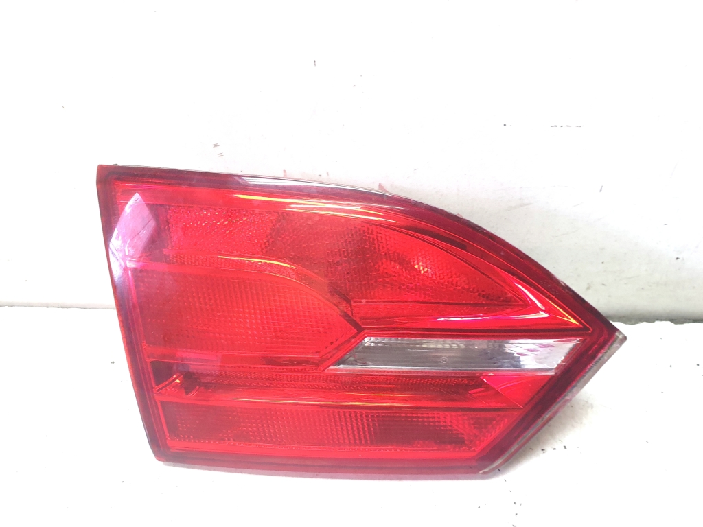 Volkswagen Jetta (2010–2017) Tagatuli tagaluugil Volkswagen Jetta (2010–2017) Tagatuli tagaluugil