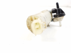 Mitsubishi Outlander (2012–2021) Front windshield washer pump 8260A217 - 2