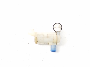 Mitsubishi Outlander (2012–2021) Front windshield washer pump 8260A217 - 3