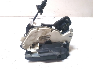 Volkswagen Jetta (2010–2017) Rear side door lock 5K4839015 - 3