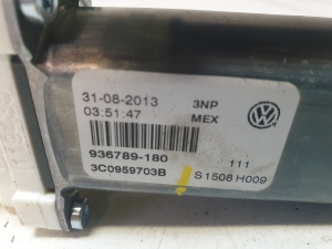 Rear side door window regulator motor - 3C0959703B