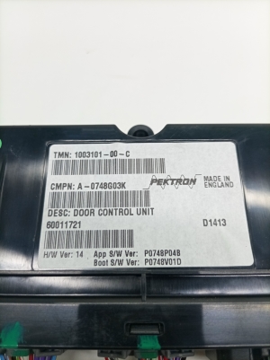 Tesla Model S S (2012–2026) Front door control unit 100310100C - 3