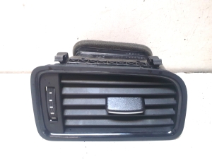 Volkswagen Jetta (2010–2017) Dashboard air vent grilles 5C6819704 - 6
