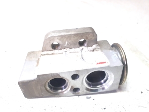 Air conditioner hose valve - 5C6035552A