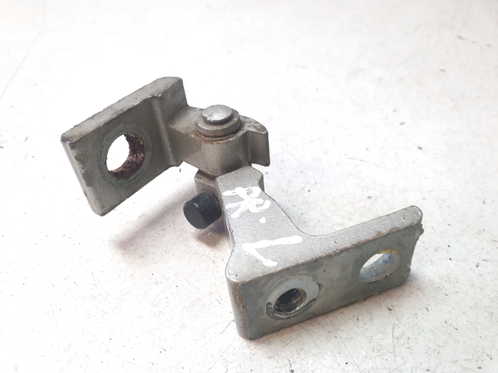 Volkswagen Jetta (2010–2017) Front door lower hinge 8K0831401H Volkswagen Jetta (2010–2017) Front door lower hinge 8K0831401H