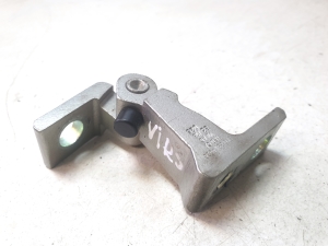 Volkswagen Jetta (2010–2017) Esiukse ülemine hing 8K0831402G - 2