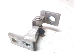 Esiukse ülemine hing - 8K0831402G