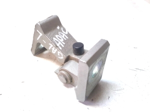 Volkswagen Jetta (2010–2017) Tagumise külgukse alumine hing 8K0831401H - 5