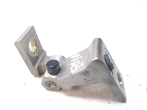 Volkswagen Jetta (2010–2017) Esiukse ülemine hing 8K0831401G - 2
