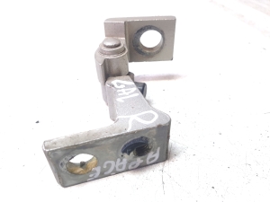 Volkswagen Jetta (2010–2017) Tagumise külgukse alumine hing 8K0831402H - 3