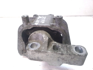 Volkswagen Jetta (2010–2017) Engine mount 1K0199262 - 2
