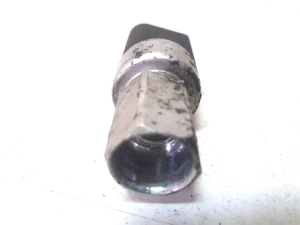 Volkswagen Jetta (2010–2017) A/C condenser sensor 1K0959126D - 3