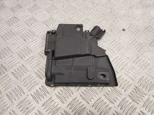 Front fuse box cover - KR9R67KB1