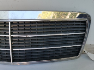 Mercedes Benz E-Class W210 (1995–2002) Front grille A2108880023 - 3