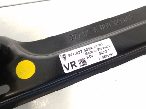 Porsche Panamera 971 (2016–2026) Priekšējo durvju logu pacēlājs 971837402A - 4