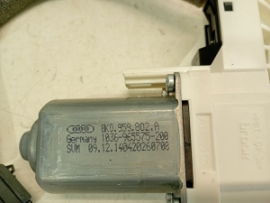 Skoda Superb (2008–2015) Front door window regulator motor 8k0959802a - 2