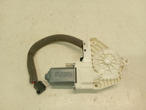 Skoda Superb (2008–2015) Front door window regulator motor 8k0959802a - 5