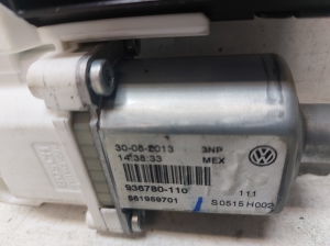Volkswagen Jetta (2010–2017) Front door window regulator motor 3C0959793B - 2