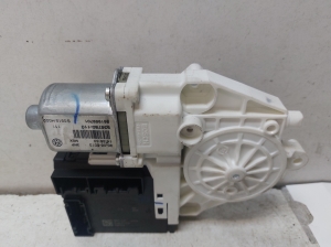 Volkswagen Jetta (2010–2017) Front door window regulator motor 3C0959793B - 4