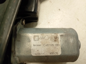 Opel Astra J (2009–2017) Priekšējo durvju logu pacēlājs un tā daļas c46106100 - 5