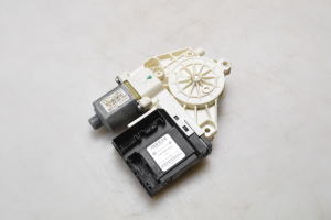 Volkswagen Golf Plus Mk5 (2004–2008) Front door window regulator motor 5M1837402G - 3