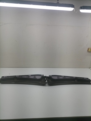   Klaasipuhastite mehhanismi kate esiklaasi juures  - 9816567780 