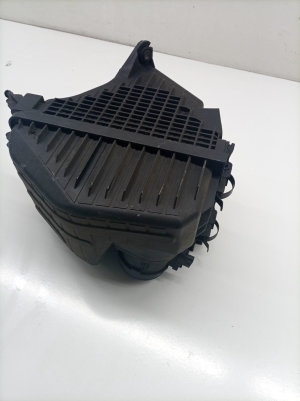 Hyundai Santa Fe (2012–2018) Luftfiltergehäuse 281002W300 - 3