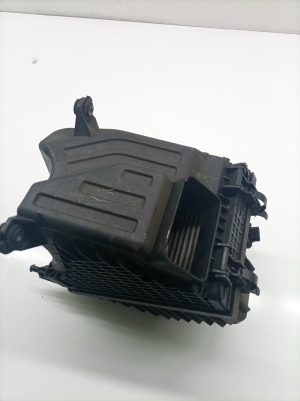 Hyundai Santa Fe (2012–2018) Luftfiltergehäuse 281002W300 - 4