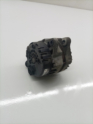 Hyundai Santa Fe (2012–2018) Alternator 373002F100 - 2