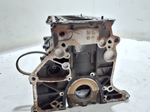 AUDI A6 C8 (2018–2025) Bloc moteur 06N103023A - 4