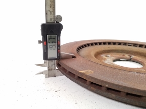 Rear brake disc - 58411-GI100