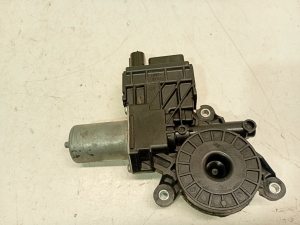 Subaru Impreza (2017–2026) Front door window regulator motor 0620204572 - 4
