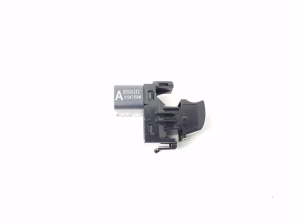 Mitsubishi Outlander (2012–2021) Rear side door window switch 8608A242 - 3