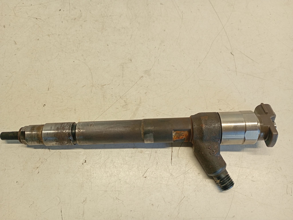 Opel Astra K (2015–2021) Kütusepihusti 55570012 Opel Astra K (2015–2021) Kütusepihusti 55570012