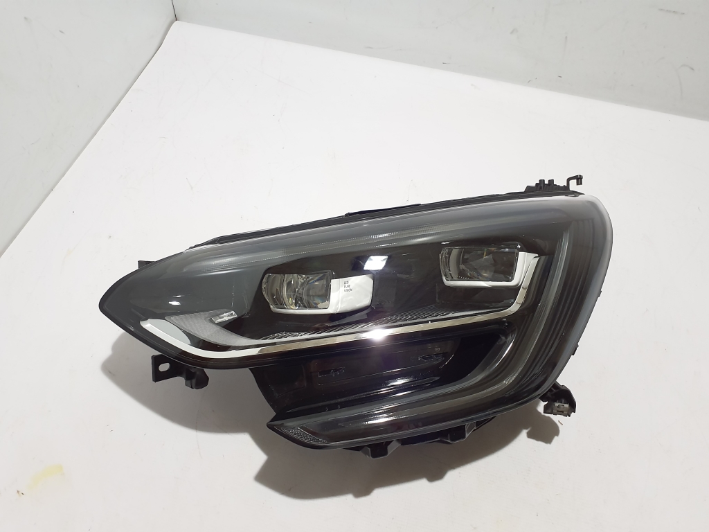 RENAULT Megane IV (2016–2022) Esituli 260601093R RENAULT Megane IV (2016–2022) Esituli 260601093R
