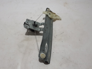 Rear side door window regulator - 827204112R