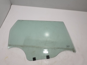 Rear side door glass - 823004728R