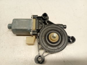 AUDI A3 8V (2012–2020) Esiukse aknatõstuki mootor 5Q0959802B - 5