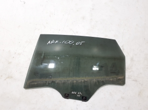 Rear side door glass - 823013258R