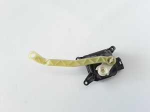 Volkswagen Caddy III (2004–2015) Stellmotor Heizungsklappe 983384K - 3