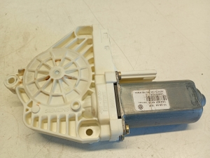 Fensterhebermotor vorne - 1K4837401G