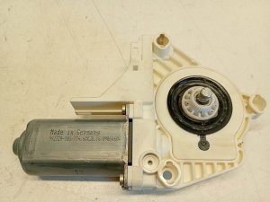 Volkswagen Golf V (2003–2009) Front door window regulator motor 1K4837401G - 3